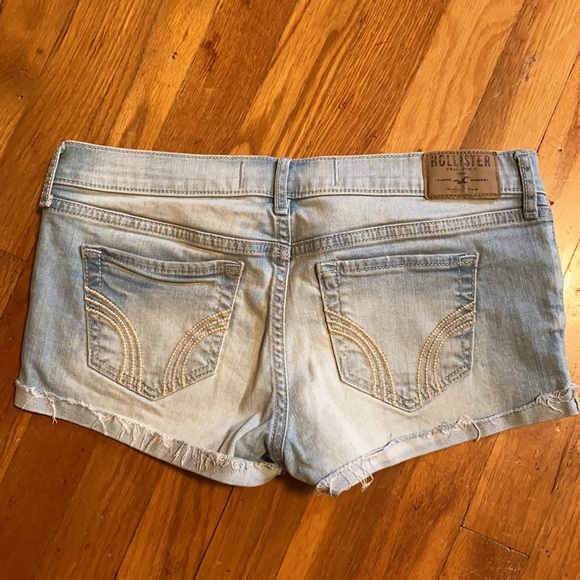 Hollister Jean Shorts - Picture 2 of 3